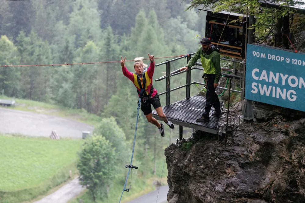 与 OUTDOOR Switzerland 的 Canyon Swing 相关的官方产品页面图片;代表该活动,但未独立确认为该具体行程的现场照片。