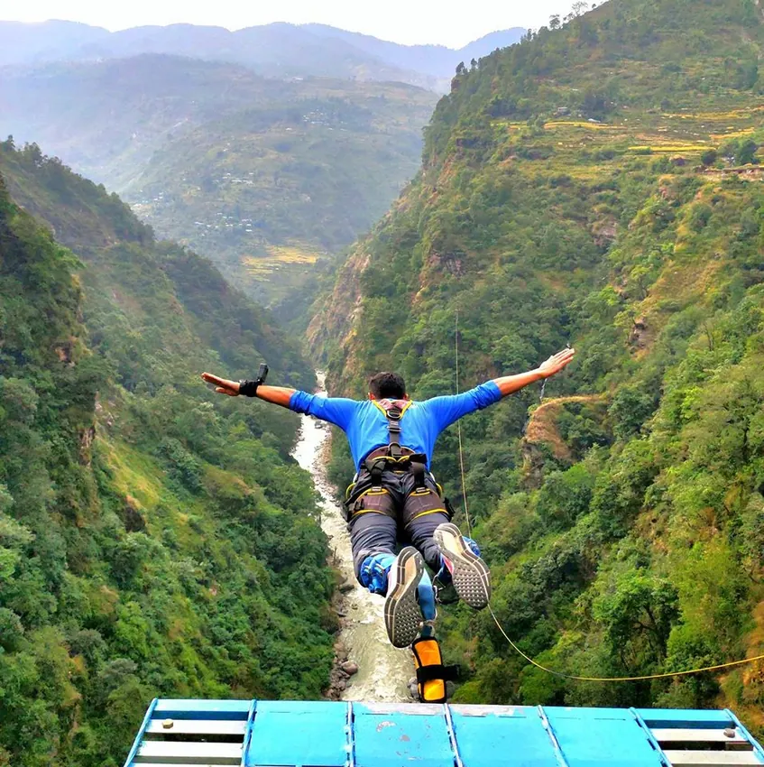 运营方页面图像标注为“Bungy jump”；作为活动代表性影像，未确认为该特定行程或当前跳跃之照片。